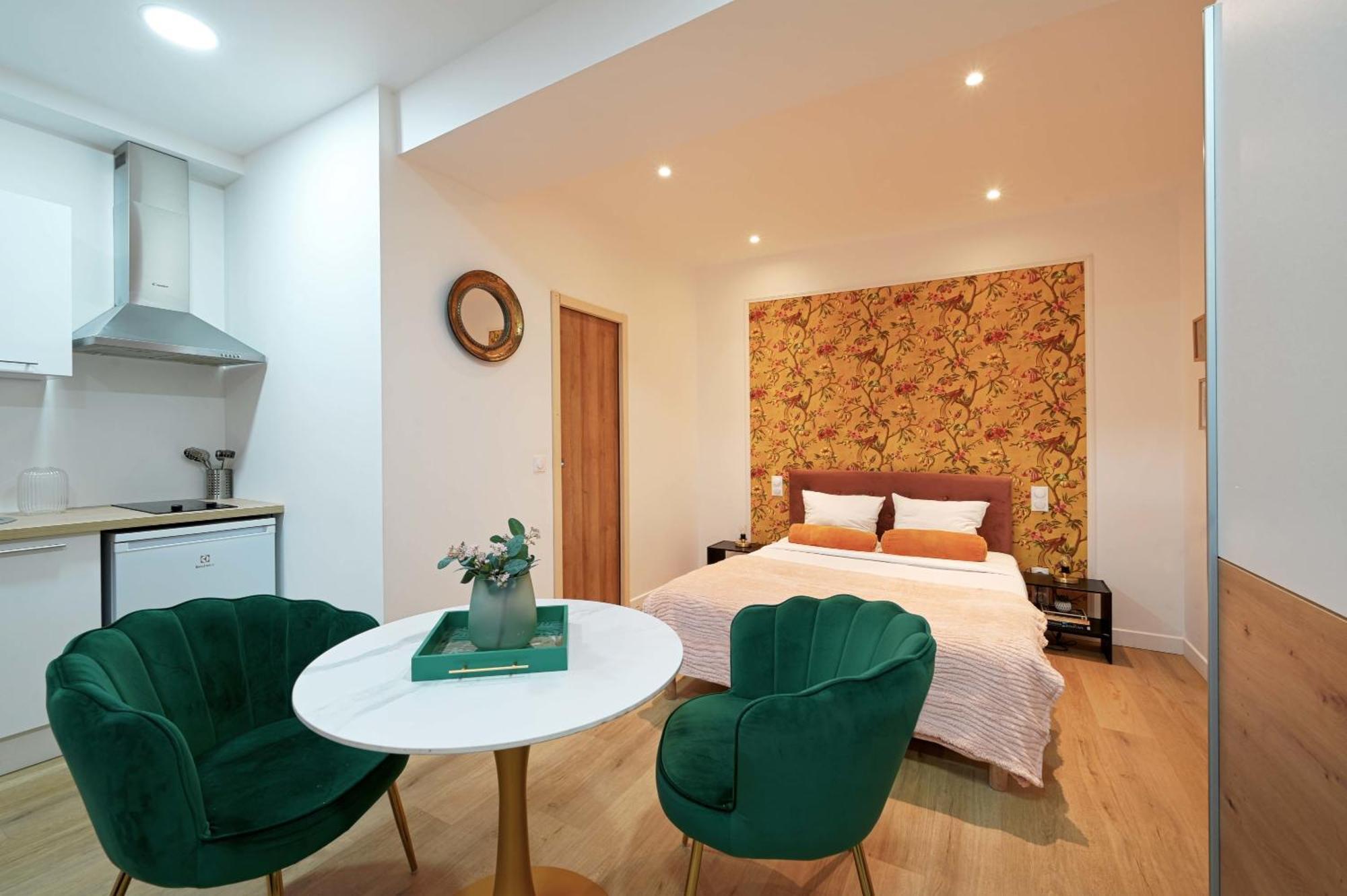Appartement Modern Renovated Studio With A Touch Of Gilded Glamour Central Paris Extérieur photo
