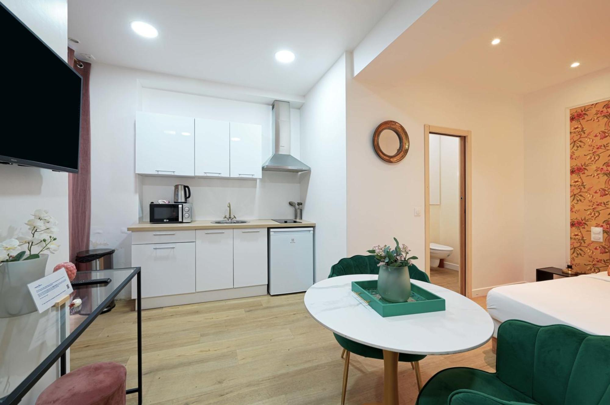 Appartement Modern Renovated Studio With A Touch Of Gilded Glamour Central Paris Extérieur photo